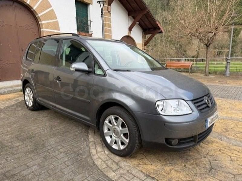 Usado VW Touran Conceptline 102 CV (75 kW) 2005 Gris / plata Monovolumen