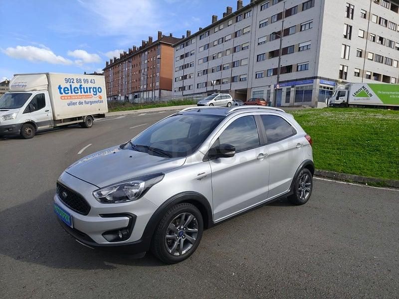 Usado Ford Ka Plus Active 85 CV (62 kW) 2019 Gris / plata Utilitario