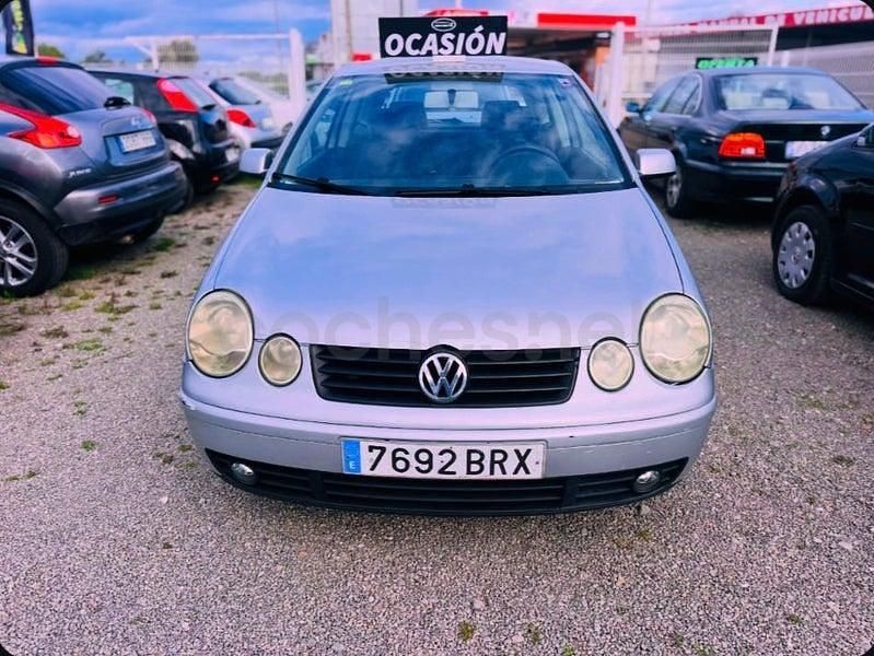Usado VW Polo Trendline 65 CV (47 kW) 2002 Gris / plata Berlina