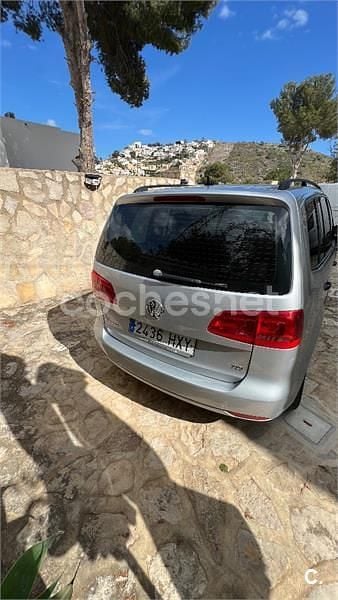 Usado VW Touran Advance 105 CV (77 kW) 2014 Gris / plata Monovolumen