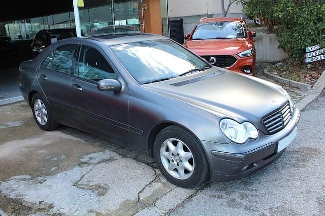 Usado Mercedes C220 Classic 150 CV (110 kW) 2003 Gris Berlina