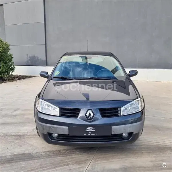 Usado Renault Mégane II Dynamique 130 CV (95 kW) 2007 Gris / plata Berlina