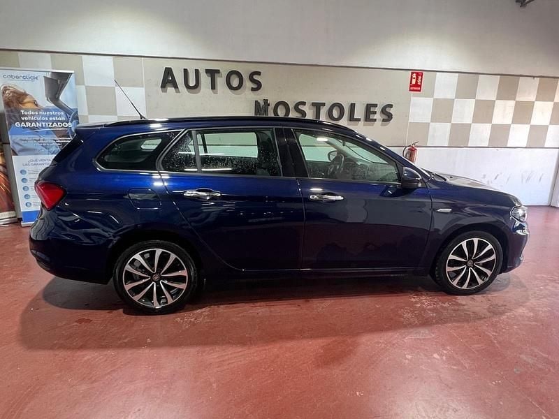 Usado Fiat Tipo Lounge 120 CV (88 kW) 2016 Azul Familiar