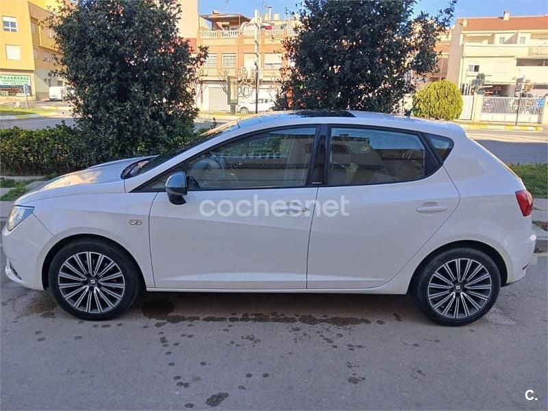 Usado Seat Ibiza CONNECT 105 CV (77 kW) 2015 Blanco Berlina