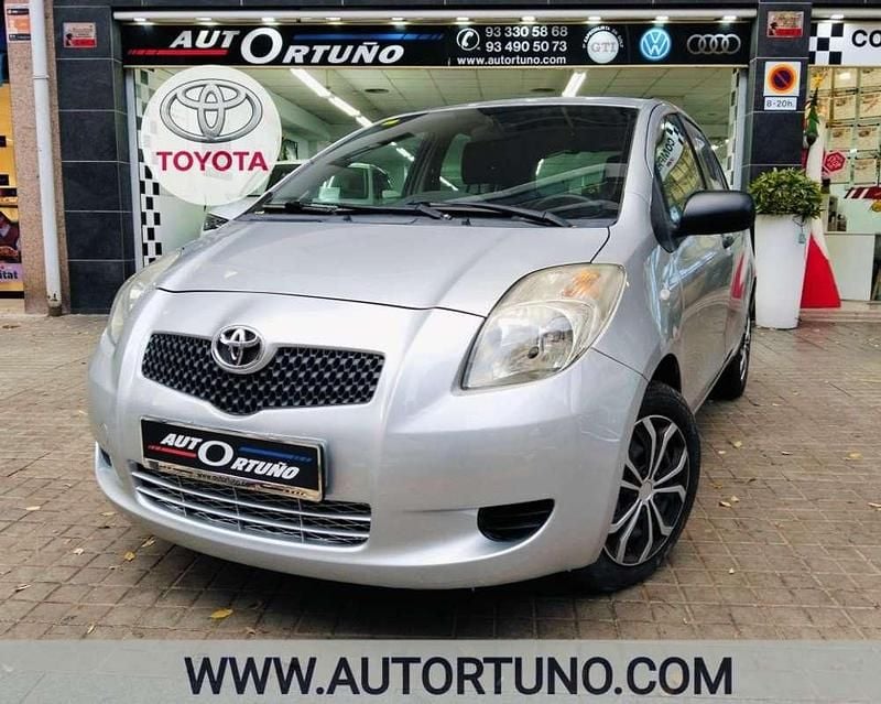 Plateado Usado 2006 Toyota Yaris Luna Utilitario | 5995 € (Precio justo) - Imagen 1/4
