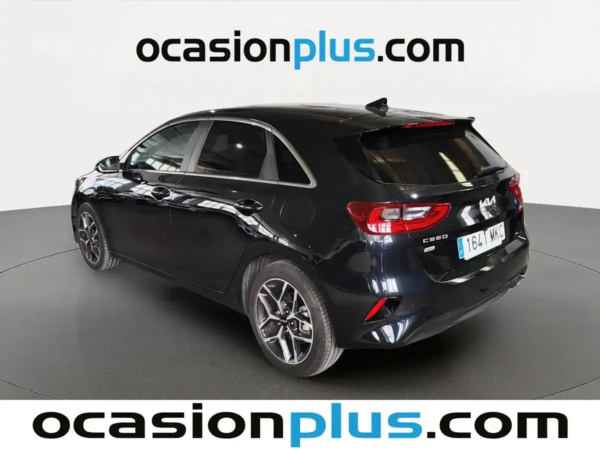 Usado Kia Ceed 160 CV (117 kW) 2023 Negro Utilitario