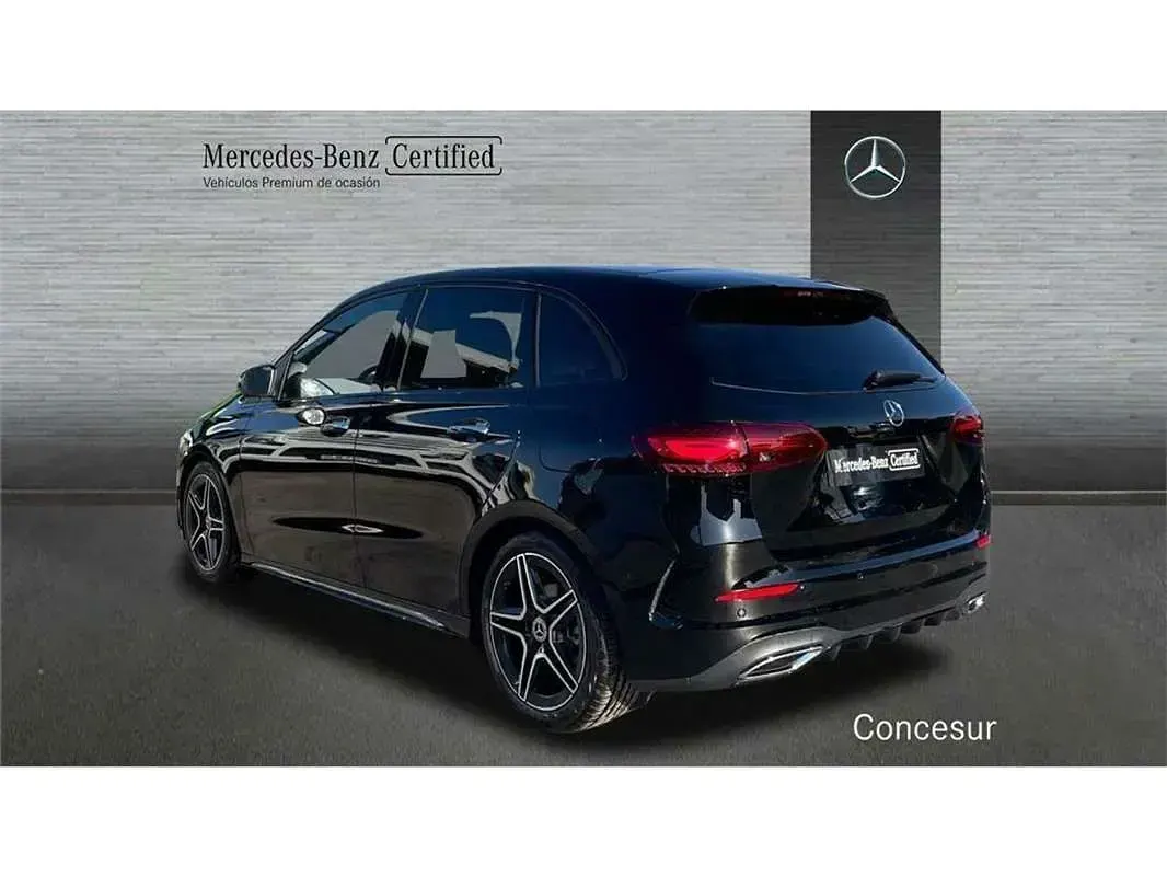 Usado Mercedes B200 136 CV (100 kW) 2025 Negro Utilitario