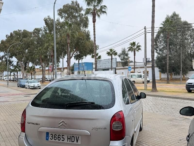 Usado Citroën Xsara Picasso Exclusive 92 CV (67 kW) 2011 Gris / plata Monovolumen