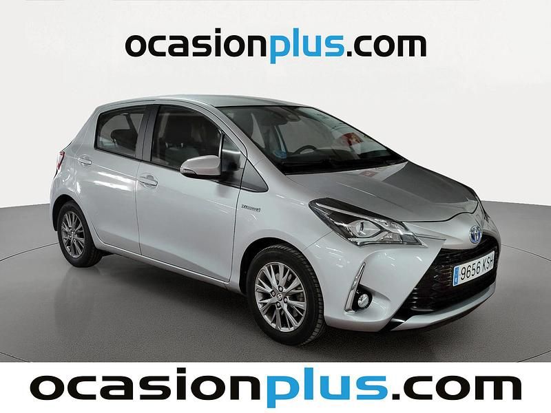 Usado Toyota Yaris Hybrid Active 100 CV (73 kW) 2018 Gris