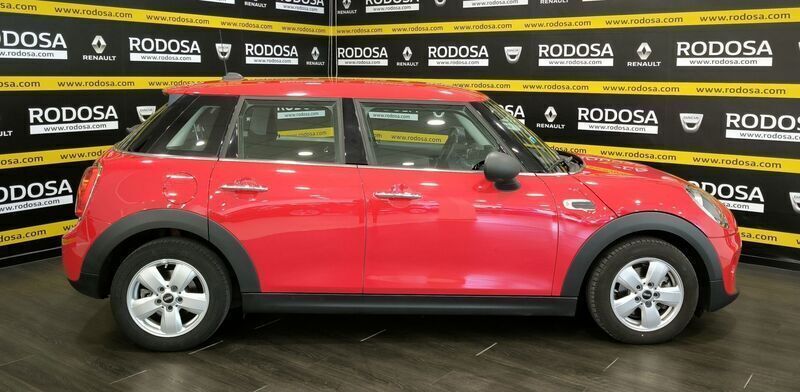 Usado Mini ONE 103 CV (75 kW) 2018 Rojo Utilitario