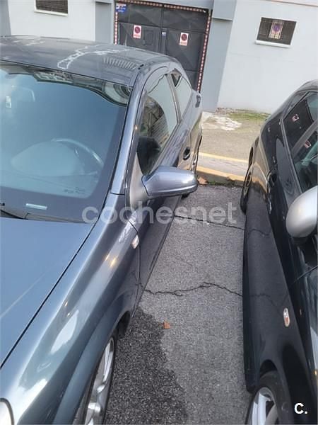 Usado Opel Astra GTC Sport 120 CV (88 kW) 2006 Gris / plata Berlina