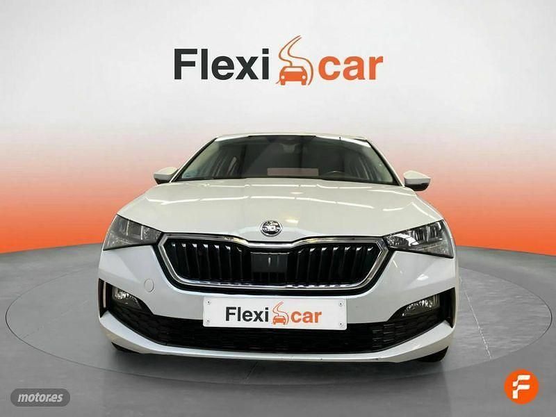 Usado Skoda Scala Ambition 110 CV (80 kW) 2021 Blanco Utilitario