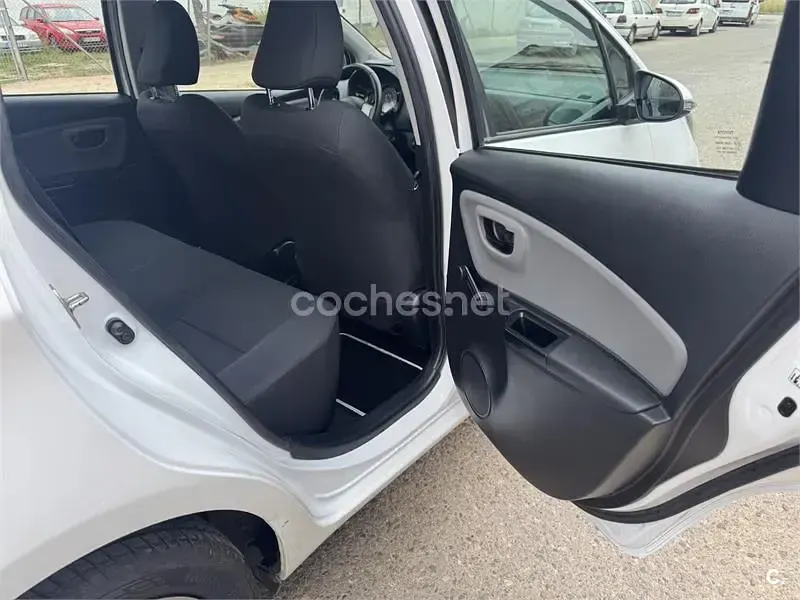 Occasion Toyota Yaris Active 69 ch (50 kW) 2015 Blanc Citadine
