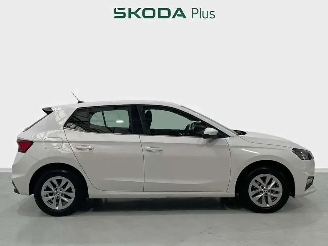 Usado Skoda Fabia Ambition 95 CV (69 kW) 2023 Blanco Utilitario