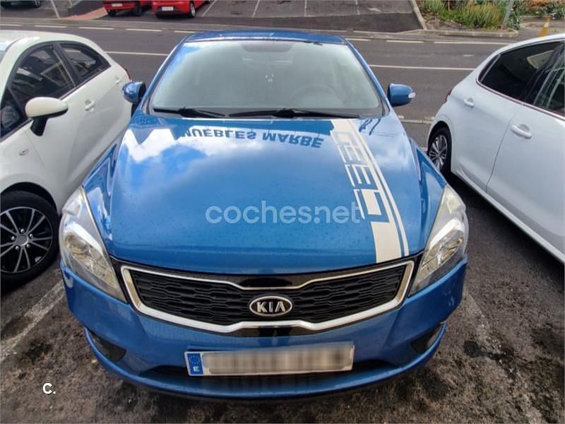 Usado Kia Ceed Plus 105 CV (77 kW) 2011 Azul Utilitario