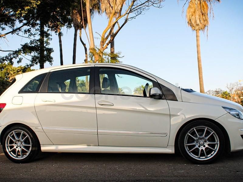 Usado Mercedes B180 109 CV (80 kW) 2011 Blanco Monovolumen