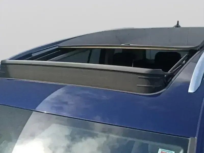 Usado VW Touran R-line 150 CV (110 kW) 2022 Azul Monovolumen