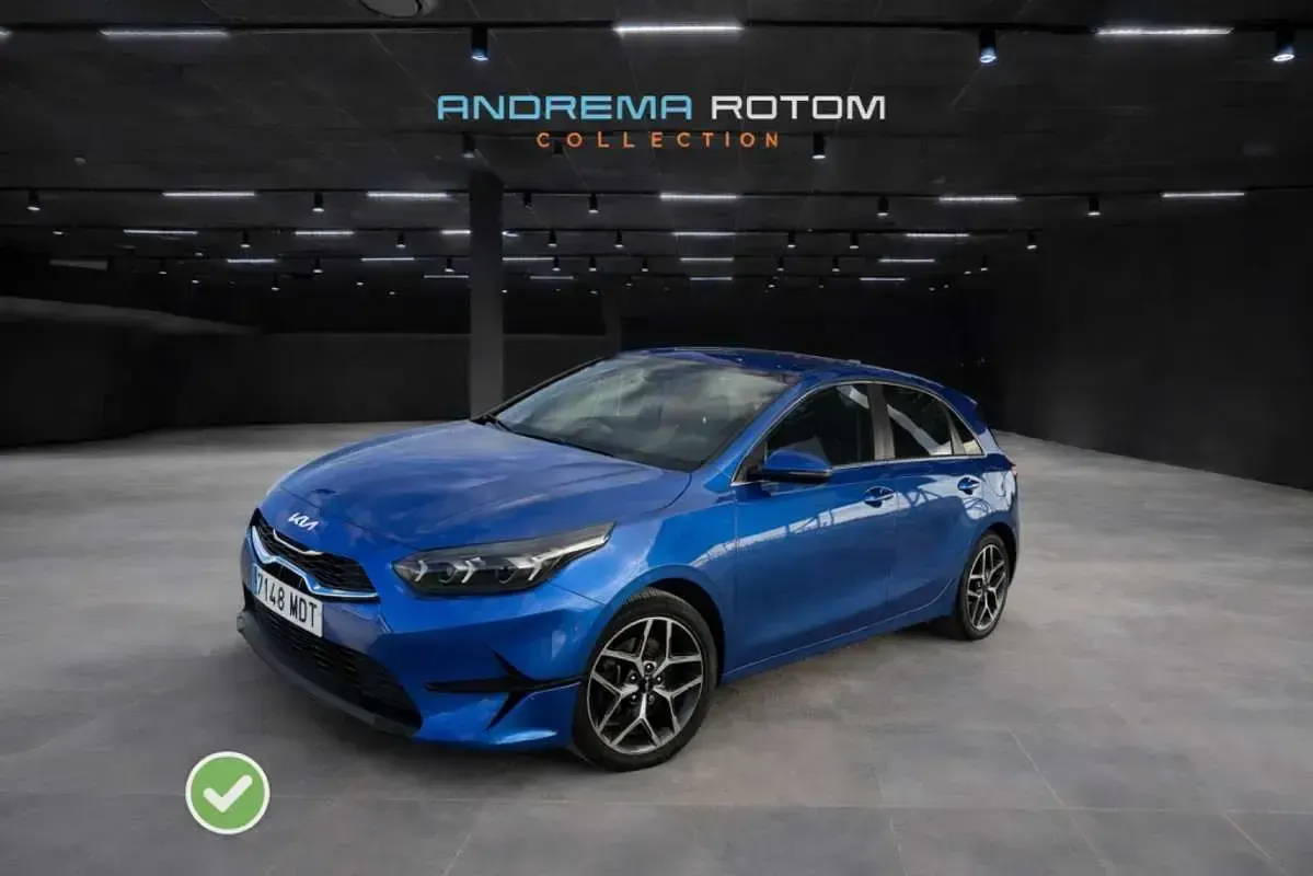 Usado Kia Ceed Style 101 CV (74 kW) 2023 Azul Utilitario