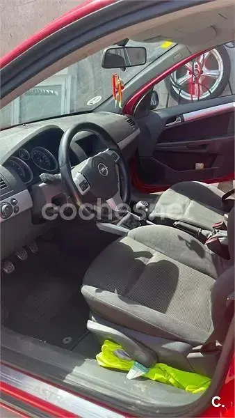 Usado Opel Astra Enjoy 100 CV (73 kW) 2007 Rojo Berlina
