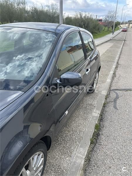Usado Renault Clio II Dynamique 85 CV (62 kW) 2006 Negro Berlina