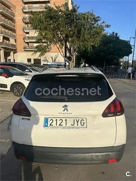 Usado Peugeot 2008 Style 100 CV (73 kW) 2017 Blanco SUV