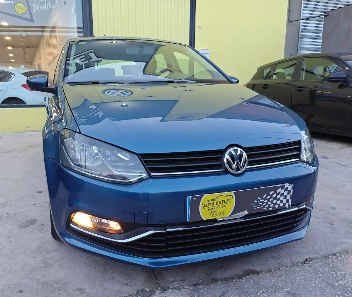 Usado VW Polo Advance 90 CV (66 kW) 2017 Azul Berlina