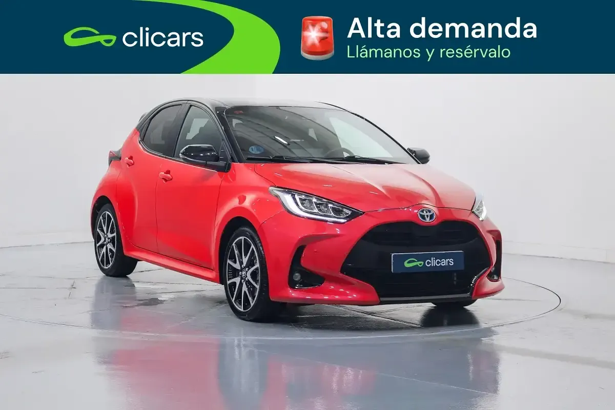 Usado Toyota Yaris Plus 75 CV (55 kW) 2021 Rojo Utilitario