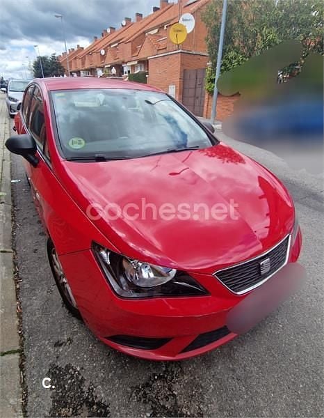 Usado Seat Ibiza Reference 75 CV (55 kW) 2014 Rojo Berlina