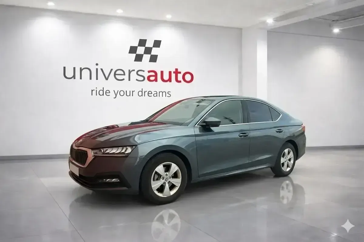 Usado Skoda Octavia Ambition 150 CV (110 kW) 2021 Gris / plata Berlina