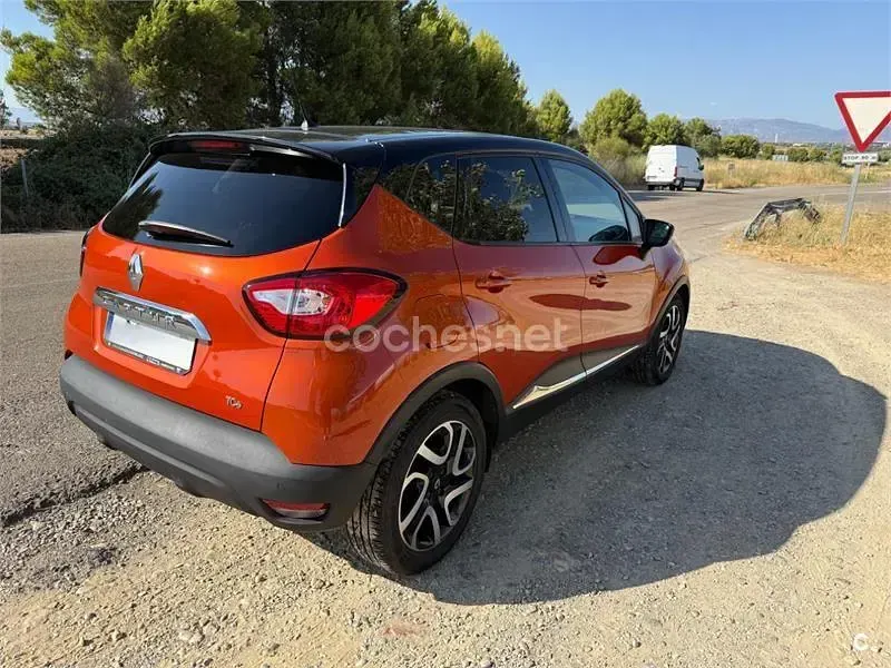 Usado Renault Captur Zen 120 CV (88 kW) 2015 Naranja SUV
