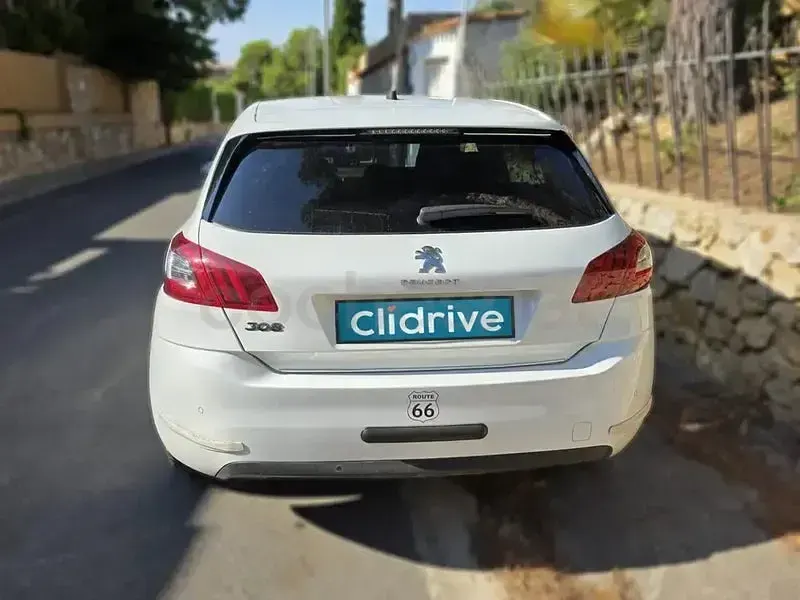 Usado Peugeot 308 SW Style 120 CV (88 kW) 2016 Blanco Familiar