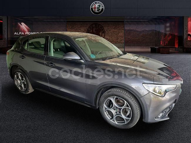 Usado Alfa Romeo Stelvio Sprint 190 CV (139 kW) 2021 Gris SUV