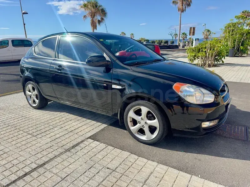 Usado Hyundai Accent 97 CV (71 kW) 2009 Negro Berlina