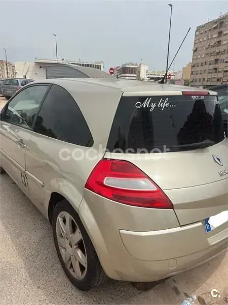 Usado Renault Mégane Dynamique 115 CV (84 kW) 2006 Beige Berlina