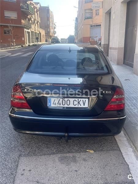 Usado Mercedes E270 Avantgarde 170 CV (125 kW) 2003 Negro Berlina
