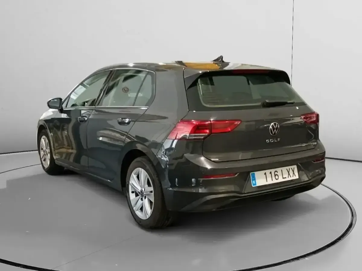 Usado VW Golf VIII Life 116 CV (85 kW) 2022 Gris Berlina