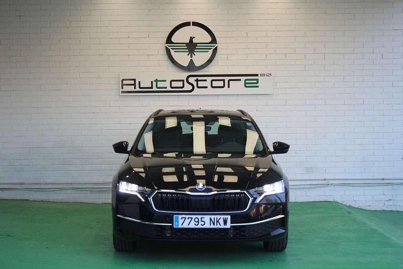 Usado Skoda Octavia Selection 150 CV (110 kW) 2024 Negro Familiar