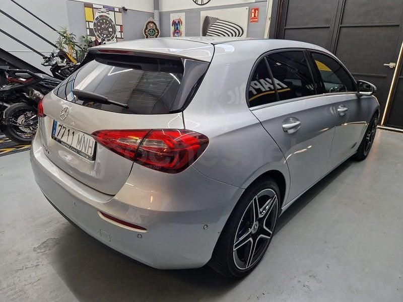 Usado Mercedes A180 116 CV (85 kW) 2018 Gris / plata Berlina