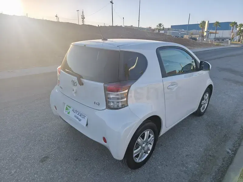 Usado Toyota iQ 68 CV (50 kW) 2009 Blanco Utilitario