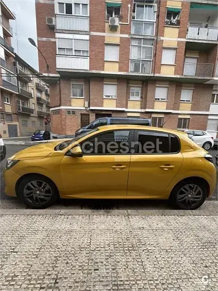 Usado Peugeot 208 Active 100 CV (73 kW) 2020 Amarillo Utilitario