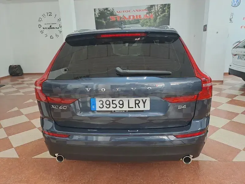 Usado Volvo XC60 Momentum 197 CV (144 kW) 2021 Azul SUV