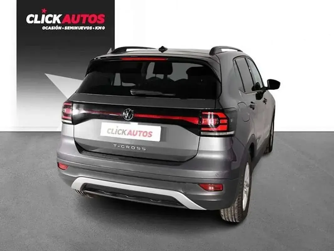 Usado VW T-Cross Advance 110 CV (80 kW) 2023 Gris SUV