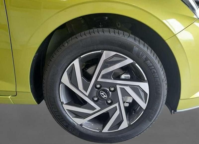 Usado Hyundai i20 101 CV (74 kW) 2025 Negro Utilitario