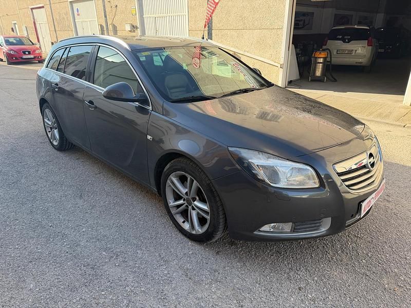 Usado Opel Insignia Cosmo 130 CV (95 kW) 2011 Gris Berlina