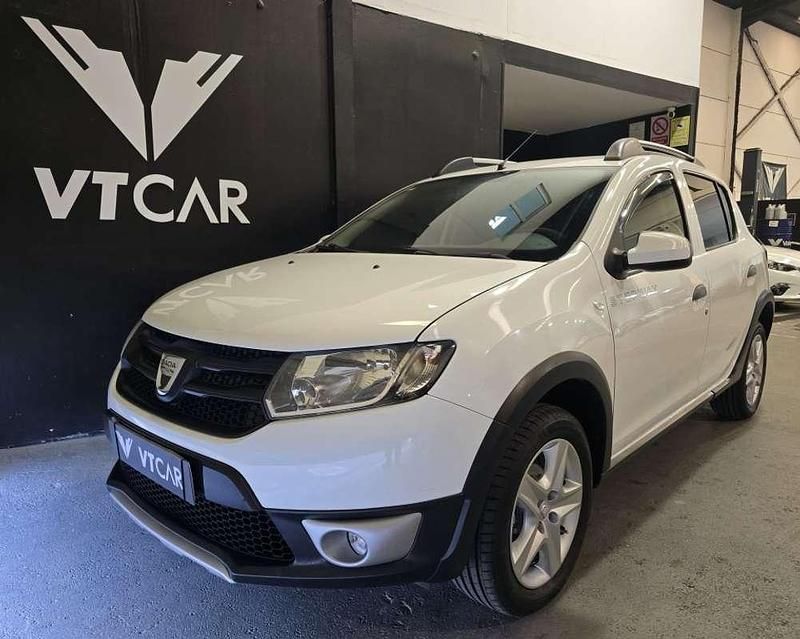 Usado Dacia Sandero Stepway 90 CV (66 kW) 2015 Blanco Utilitario