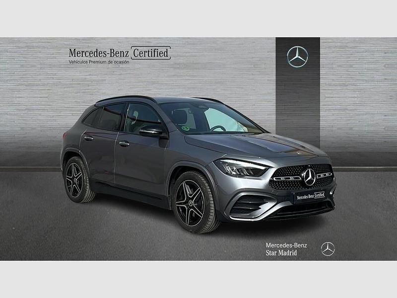 Usado Mercedes GLA200 AMG line 150 CV (110 kW) 2025 Gris SUV