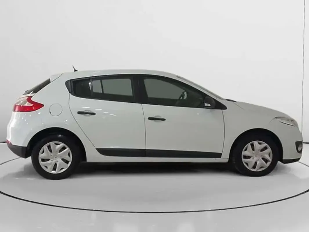 Usado Renault Mégane Authentique 90 CV (66 kW) 2012 Blanco Berlina