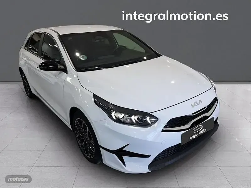 Usado Kia Ceed 100 CV (73 kW) 2025 Blanco Utilitario