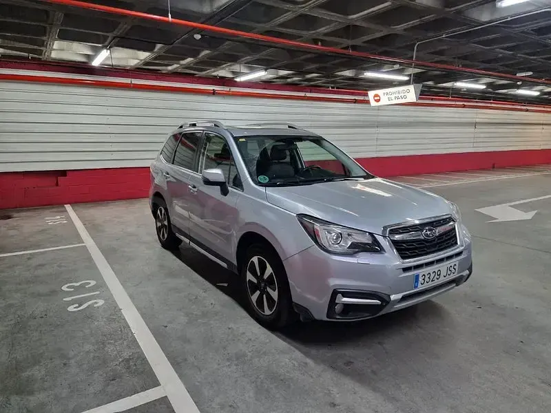 Usado Subaru Forester 148 CV (108 kW) 2017 Gris / plata SUV