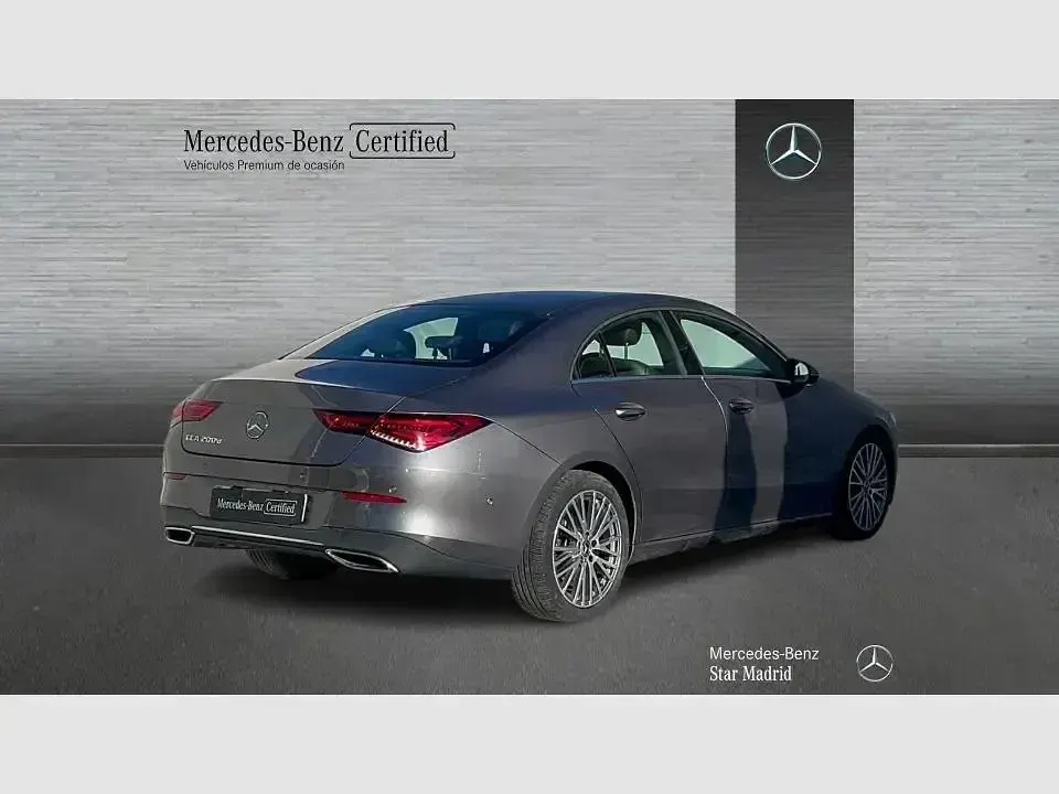 Usado Mercedes CLA200 150 CV (110 kW) 2022 Gris / plata Berlina